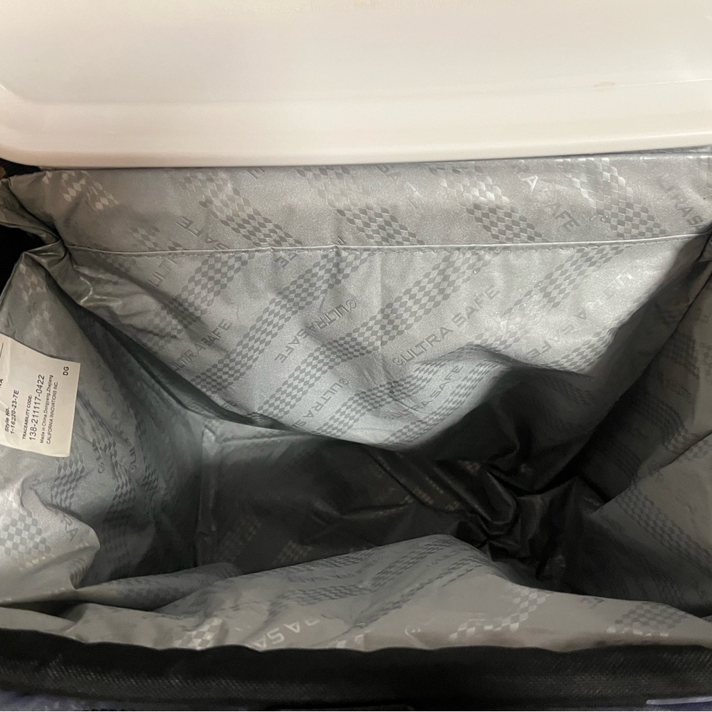 Columbia PFG Navy and Black Cooler Bag - Picture 9 of 16